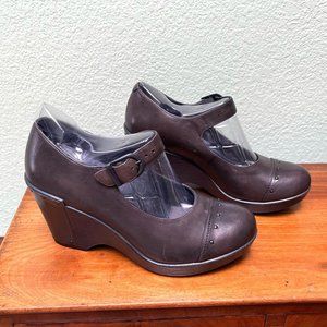 Women's Dansko brown leather heeled Mary Janes size 38 (7.5) New